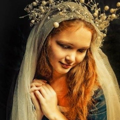 Анна Айсина