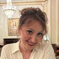 Анюта Землянская, Bluffton