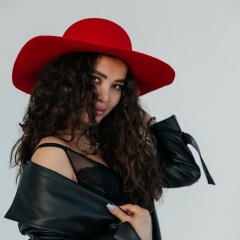 Мишель Енова, 22.08, Волгоград