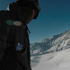 Max Gee, 24.12, Praha