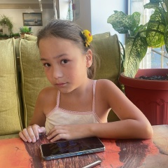 Бела Тау, Москва