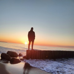 Рома Манисов, 24.04