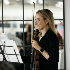 Маша Бомштейн