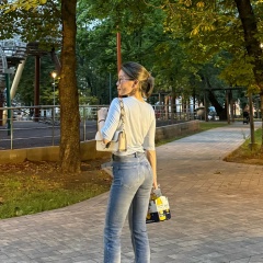 Мариша Ху, Москва