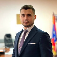 Роман Волхонов