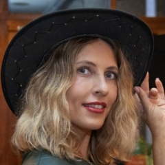 Юлия Суровицкая, Санкт-Петербург