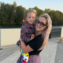 Оленька Манаева