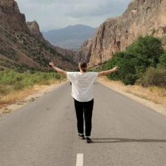 Лена Певцова