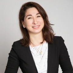 Эмина Понятова, Москва