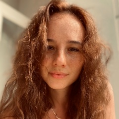 Аня Николаева, Москва