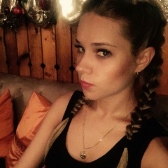 Юля Упрямова