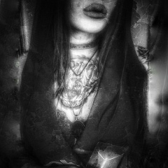 Илона Варга