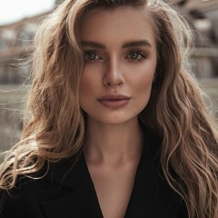 Kamila Amios, Фирово