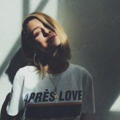 Zoe Sugg, 28.03.1990, Lacock