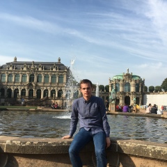 Денис Илларионов