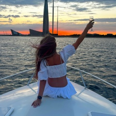 Оленька Антипова, Санкт-Петербург