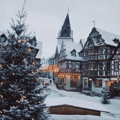 Rozali O’stin, Москва