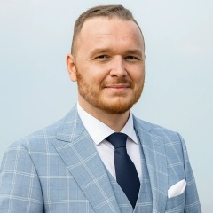 Антон Попов