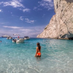 Яна Холопова