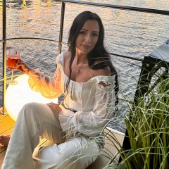 Алена Бурякова