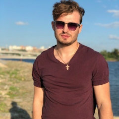 Александр Ларионов